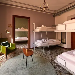  Hostal - Juvenil